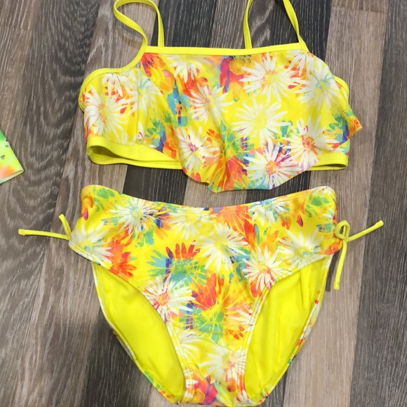 Lot of 4 girls swimsuits. All sizes 14/16 and in excellent condition. - Picture 9 of 11